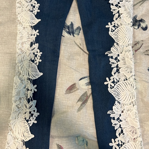 XXL-Women's Skinny Fit Hollow Out Lace Contrast Jeans - Picture 5 of 9